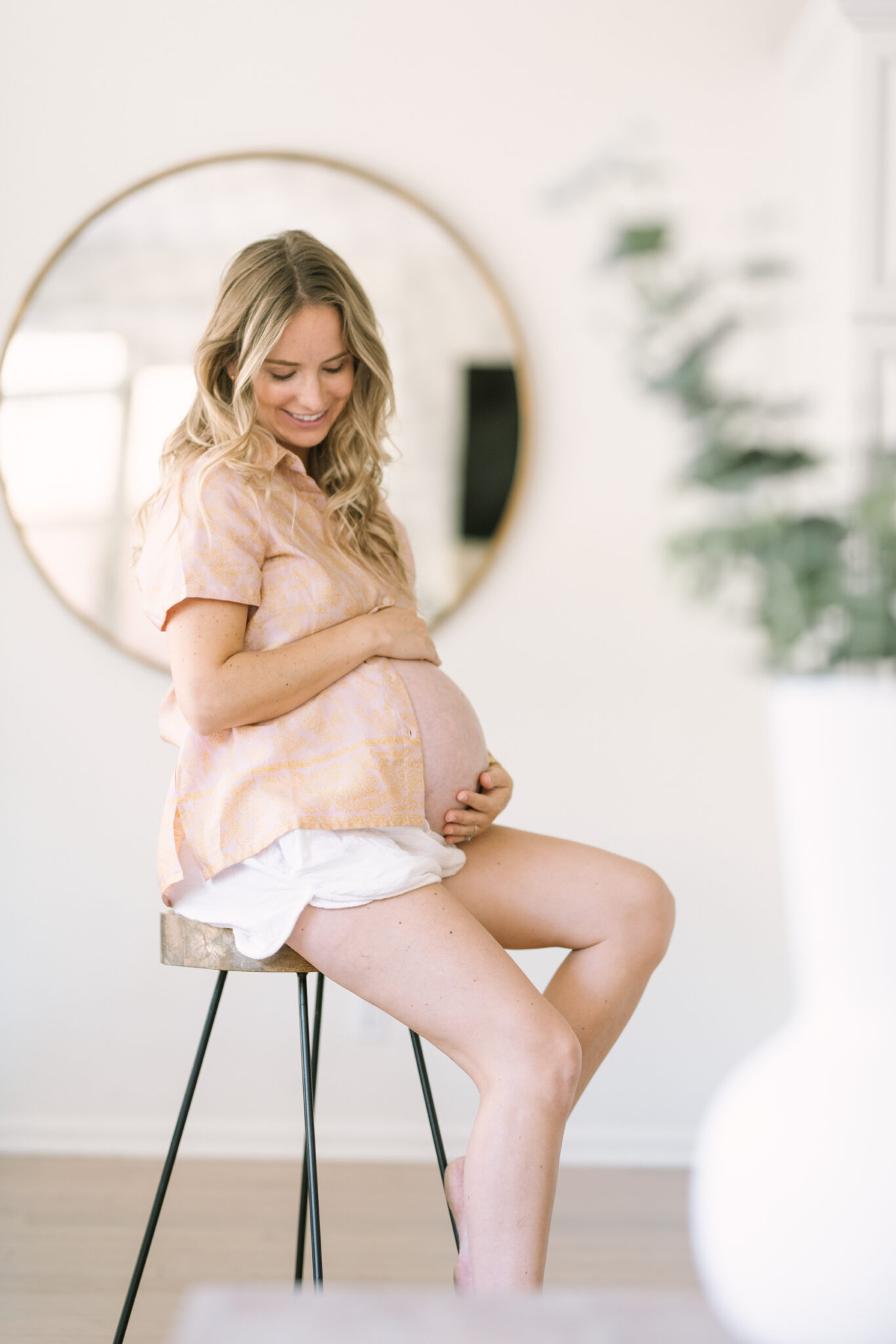 tudio maternity photo outfit.