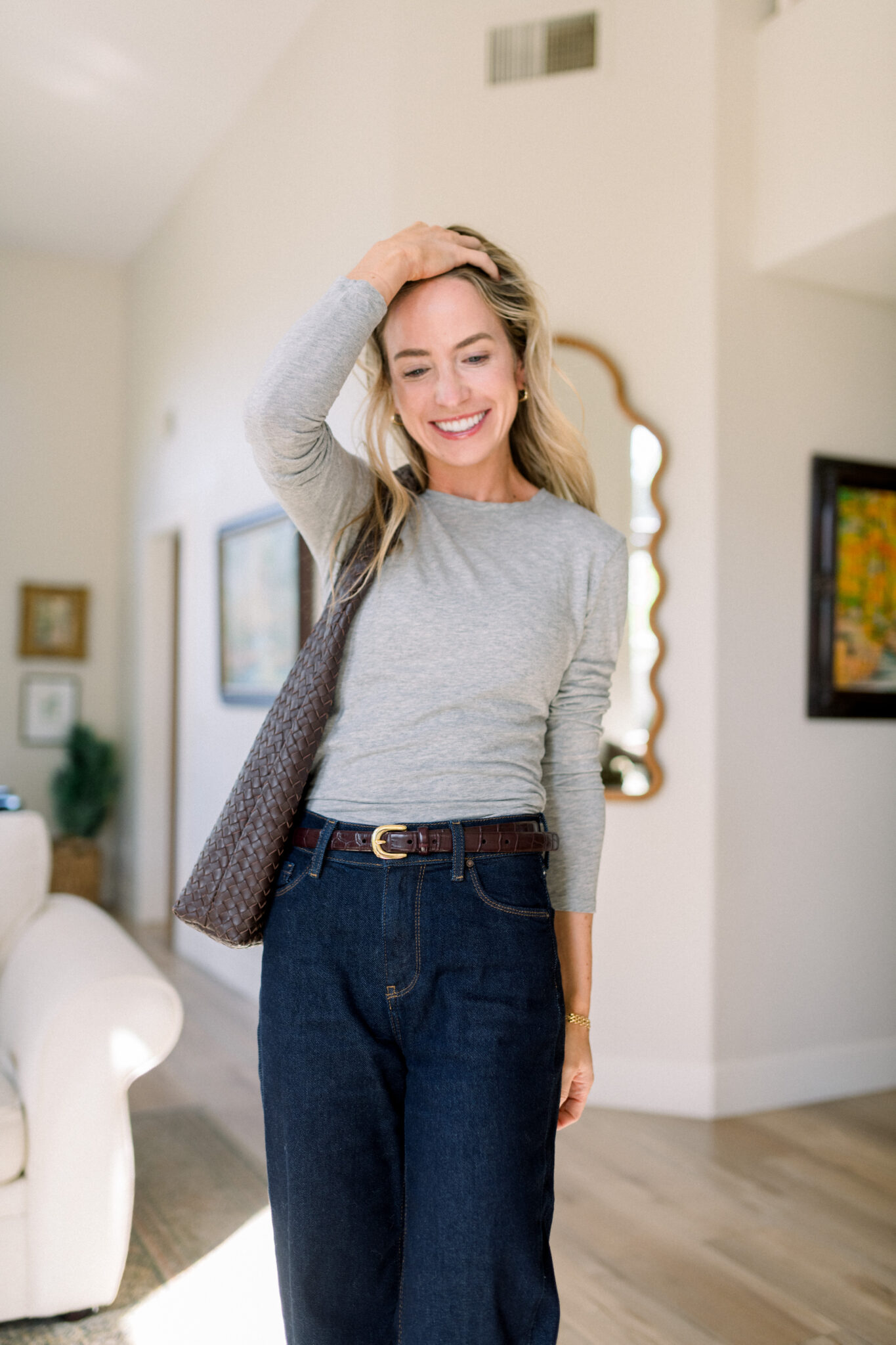 Smooth fit of a Pepper bra under a gray tee