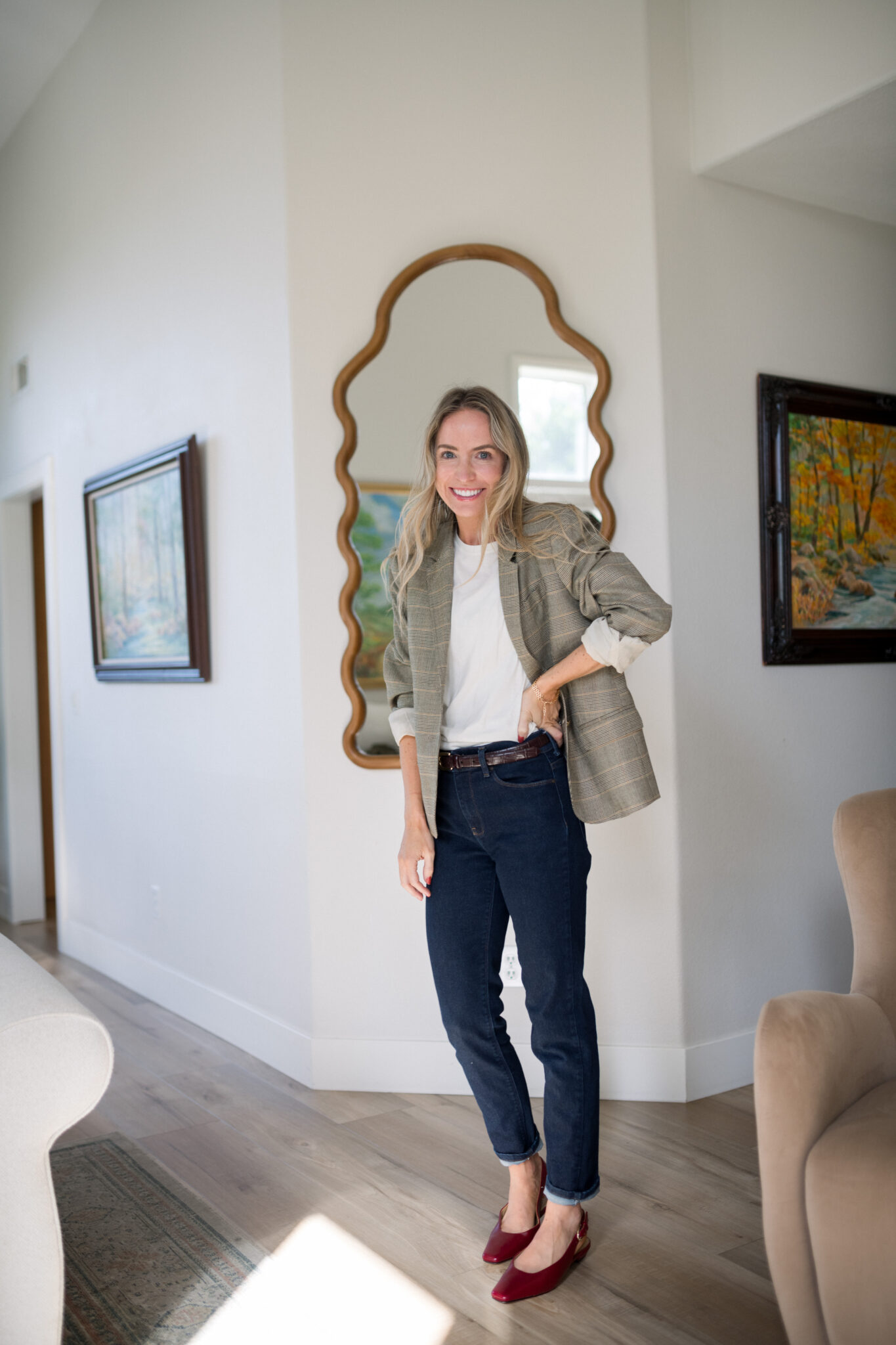 Elisabeth wearing Mott & Bow Oliver high rise mom jeans in dark wash with a white tee, plaid blazer and red slingback flats