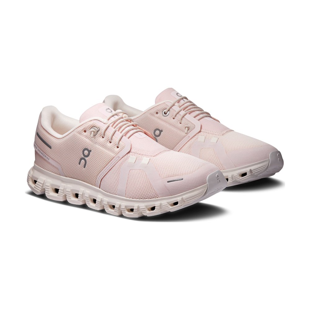 On Cloud 6 sneaker with elastic slip-on laces, a walking shoe for pregnancy